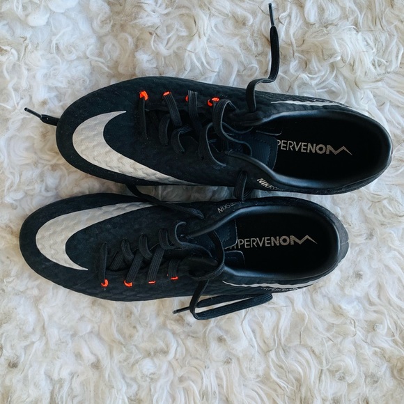 Nike HyperVenom Cleats - Picture 3 of 6